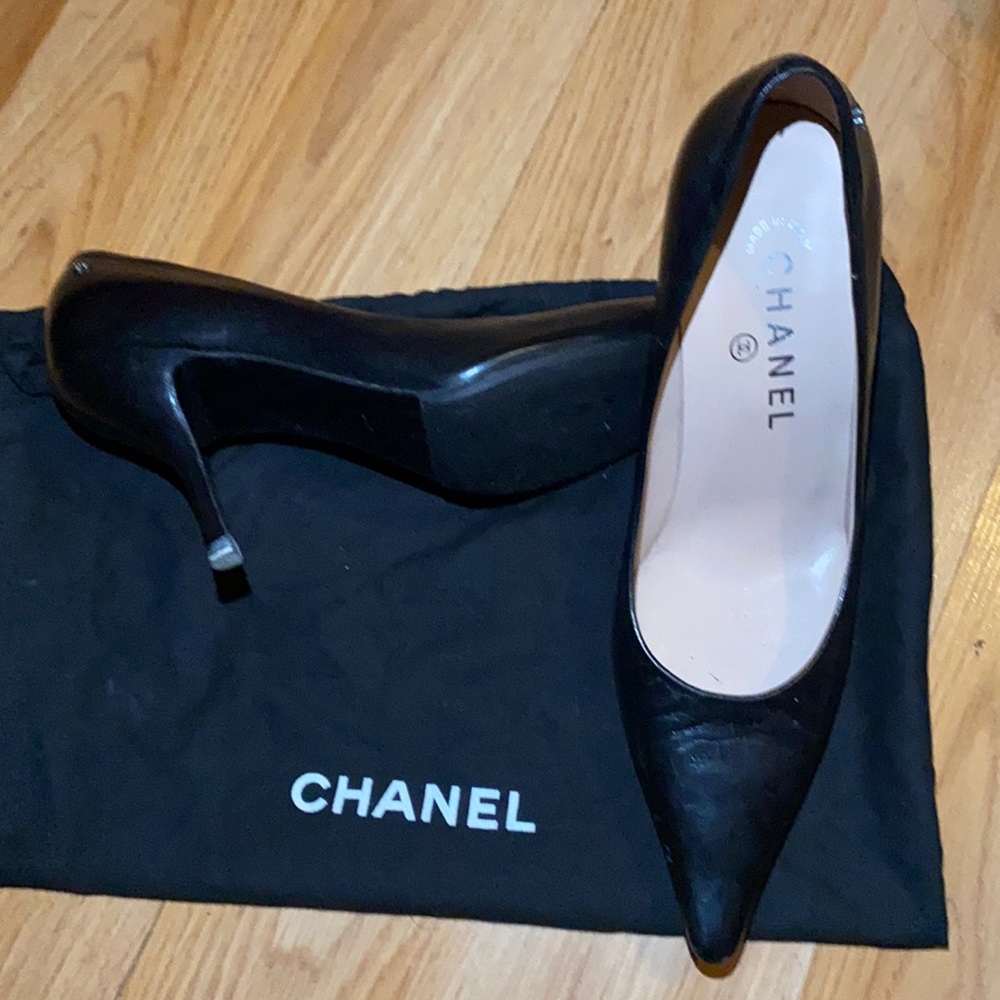 Size:37 black CHANEL pointed toe shoes